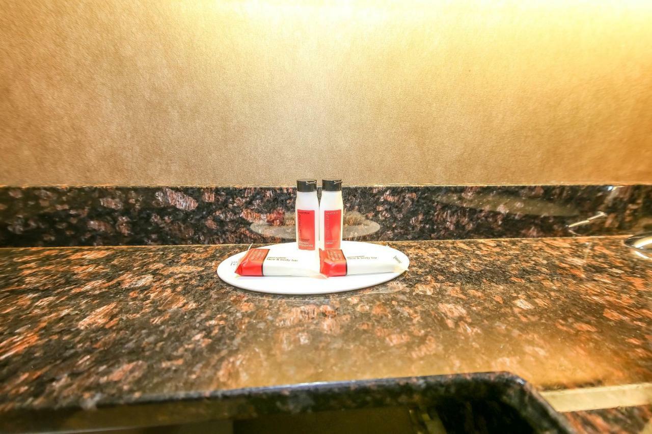 温尼伯 豪生国际快捷旅馆酒店 外观 照片